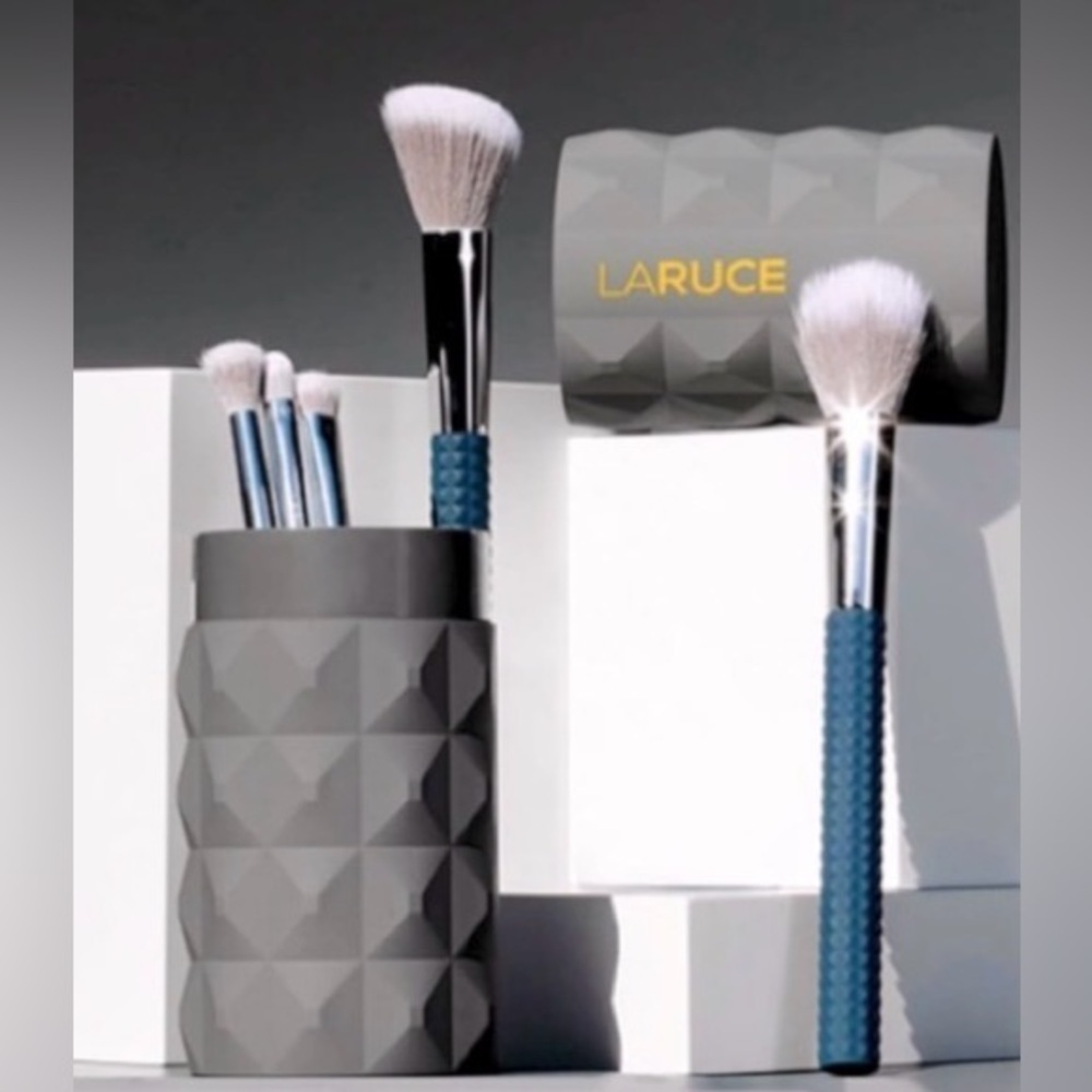 LARUCE Gray and Blue Makeup Brush Set